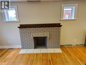 242 King St S in Waterloo, ON - Building Photo - Building Photo