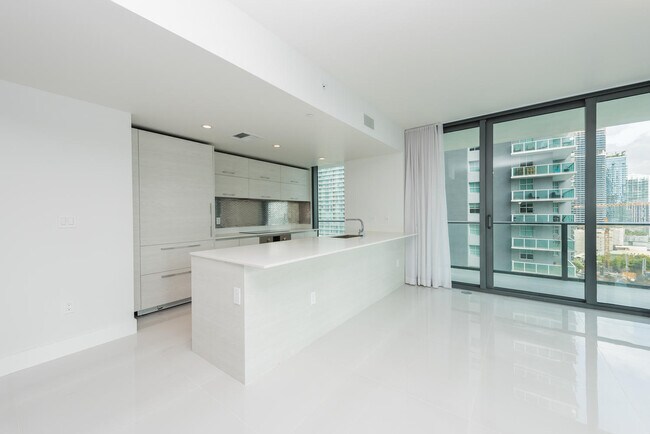 1300 S Miami Ave, Unit 1801 in Miami, FL - Building Photo - Building Photo