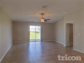 1614 Broad Winged Hawk Dr in Ruskin, FL - Building Photo - Building Photo