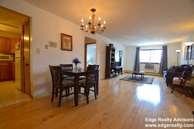 35 Glencoe St in Boston, MA - Foto de edificio - Building Photo