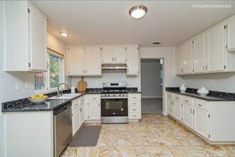 31648 Canyon Hills Rd in Lake Elsinore, CA - Building Photo - Building Photo