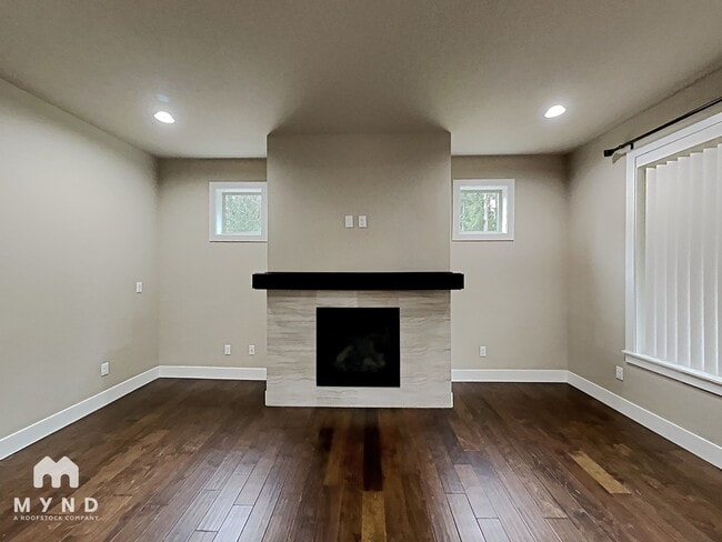 12017 SE May Creek Park Dr in Newcastle, WA - Foto de edificio - Building Photo