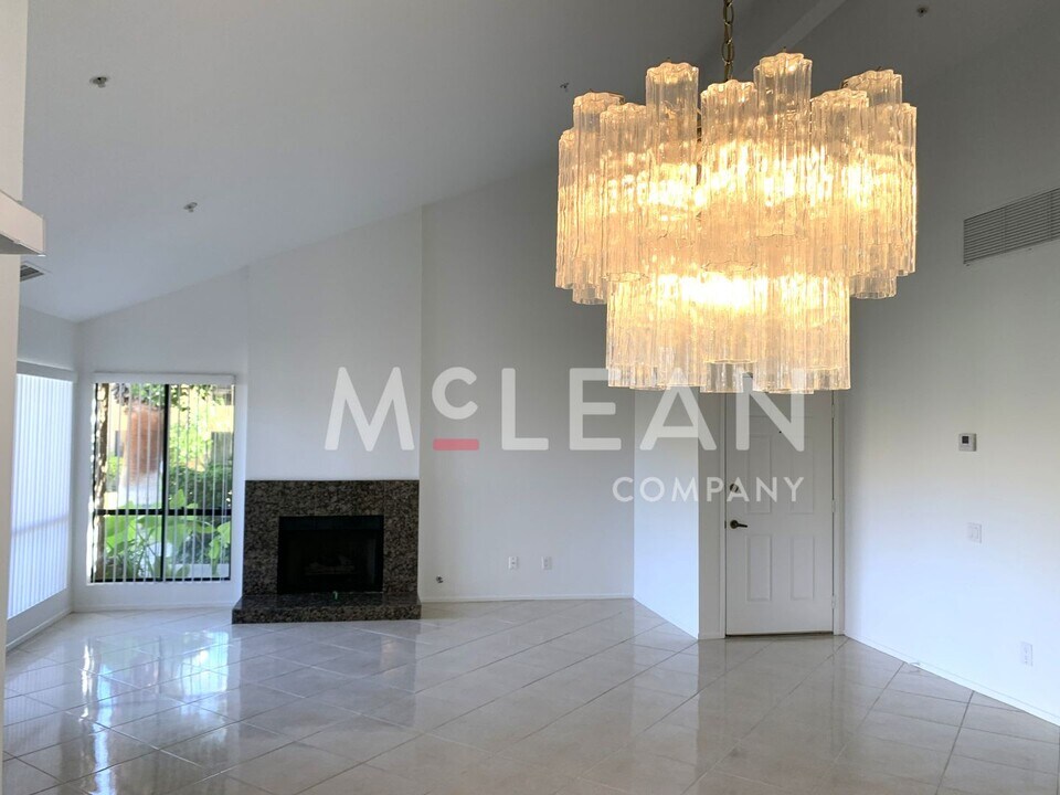 2950 Escoba Dr in Palm Springs, CA - Foto de edificio