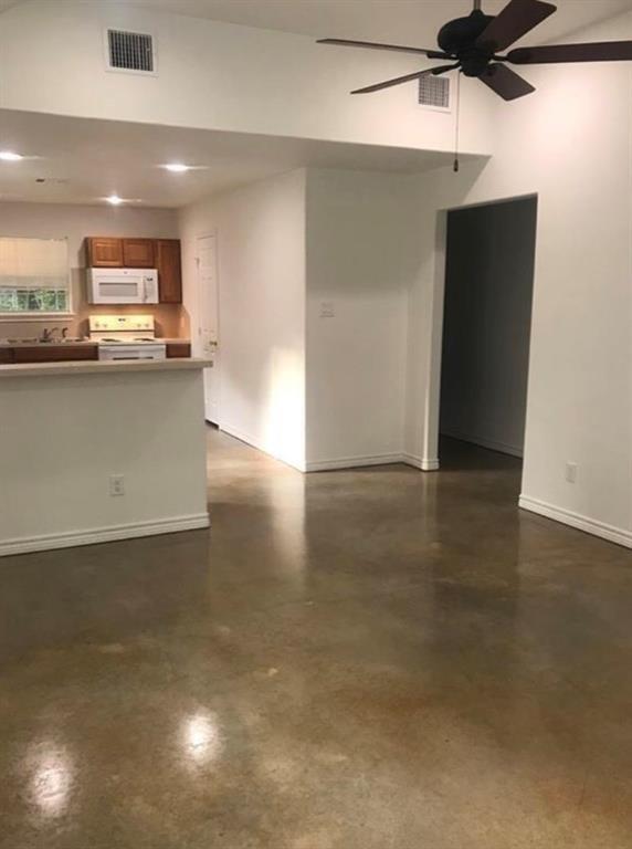 408 County Rd 2269 in Cleveland, TX - Building Photo - Building Photo