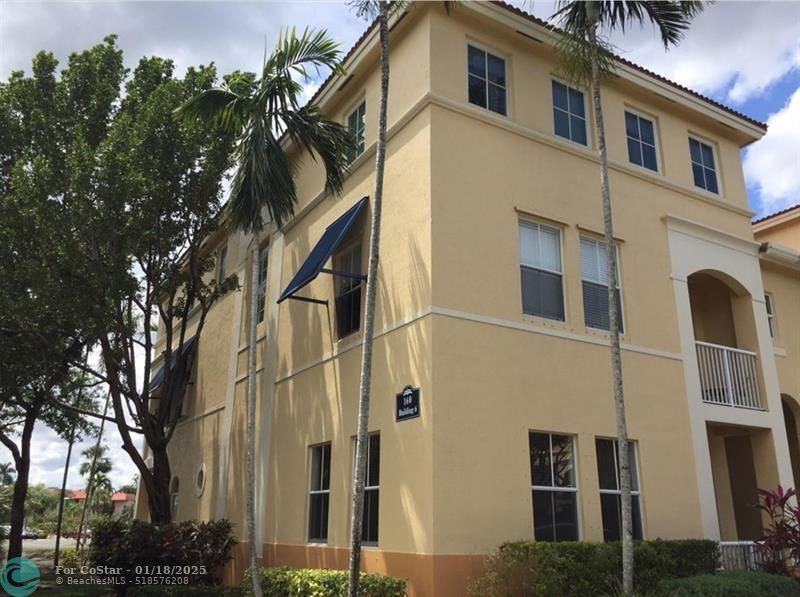 160 Jacaranda Country Club Dr in Plantation, FL - Building Photo