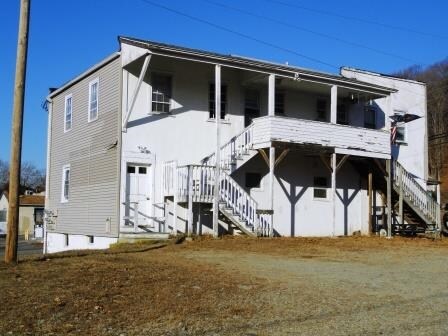 300 Fitchville Rd in Bozrah, CT - Foto de edificio - Building Photo