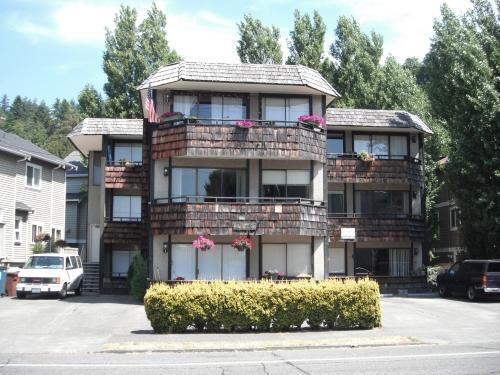 property at 4150 Beach Dr SW