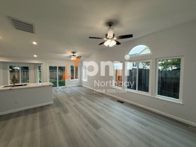 210 Leafwood Ct in Suisun City, CA - Building Photo - Building Photo