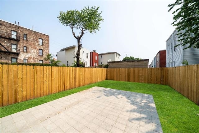 30 Wilkinson Ave in Jersey City, NJ - Building Photo