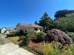 2612 Eldridge Ave in Bellingham, WA - Building Photo - Building Photo