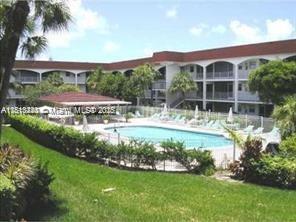 541 Blue Heron Dr in Hallandale Beach, FL - Building Photo