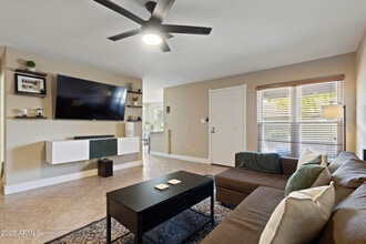 9020 W Highland Ave in Phoenix, AZ - Building Photo - Building Photo