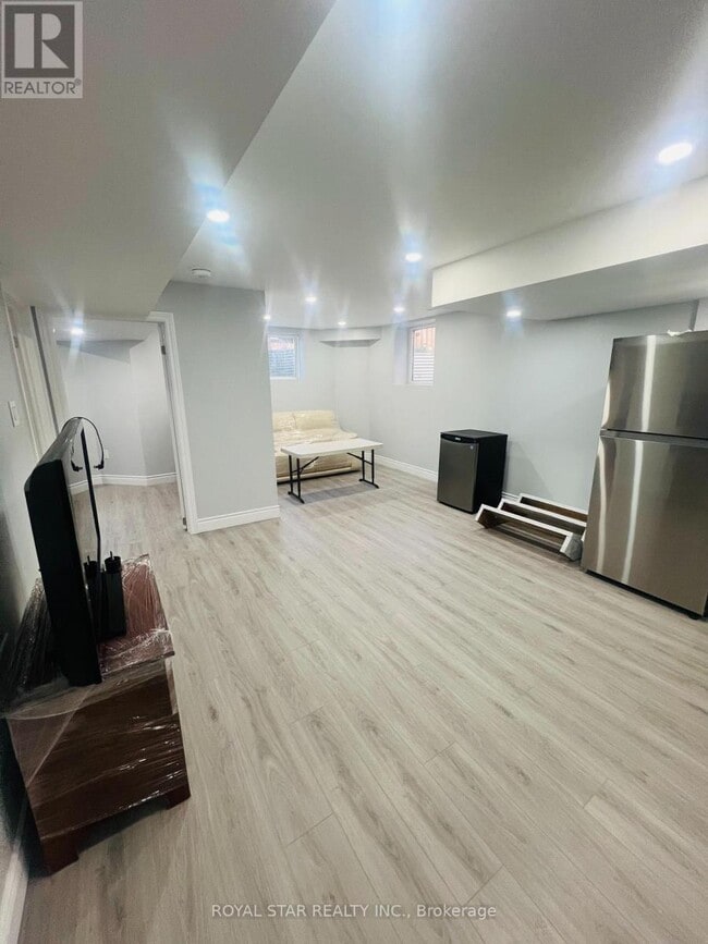 property at 121 Bonnieglen Farm Blvd