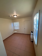 112 S Eucalyptus Ave in Inglewood, CA - Foto de edificio - Building Photo