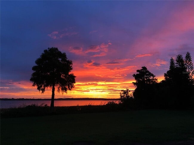 12852 Florida Ave in Astatula, FL - Building Photo - Building Photo