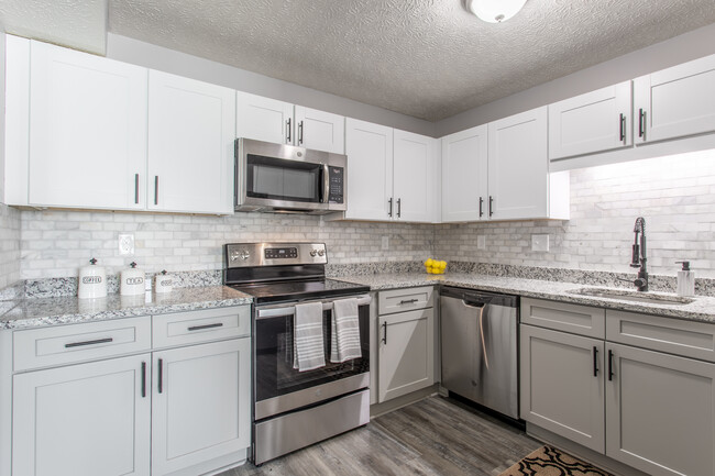 Augusta Square Apartments in Fairfield, OH - Building Photo - Interior Photo