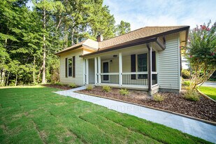 2531 E Maddox Rd in Buford, GA - Building Photo