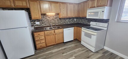 4203 62nd St in Urbandale, IA - Building Photo - Building Photo