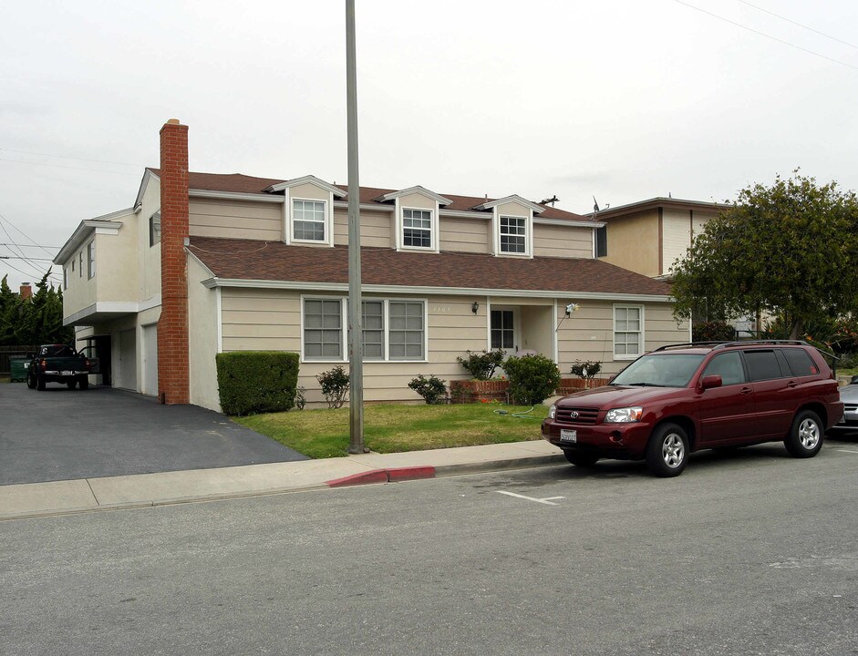 1106 Barbara St in Redondo Beach, CA - Building Photo