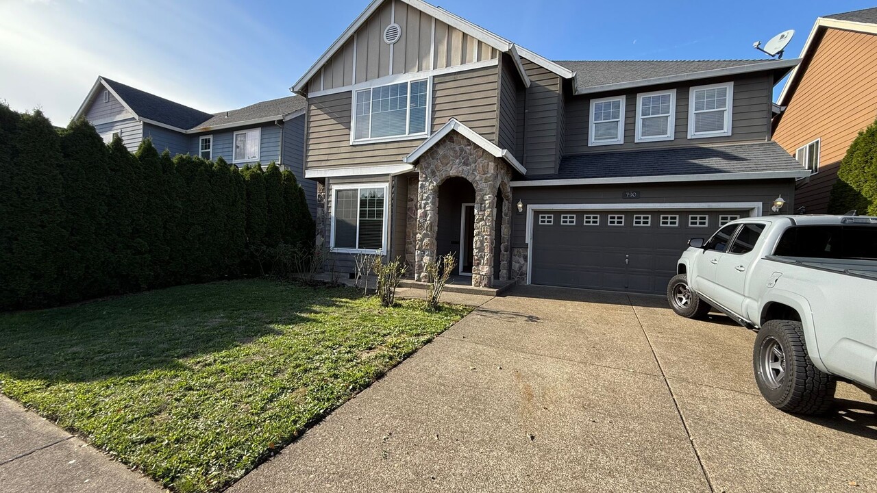 790 NW 180th Ave in Beaverton, OR - Foto de edificio