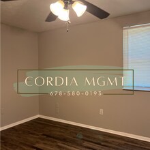 5593 Pine Gate Dr in Atlanta, GA - Building Photo - Building Photo