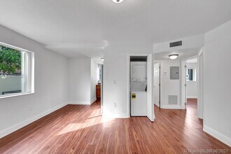 220 NW 7th Ave-Unit -# in Miami, FL - Building Photo - Building Photo