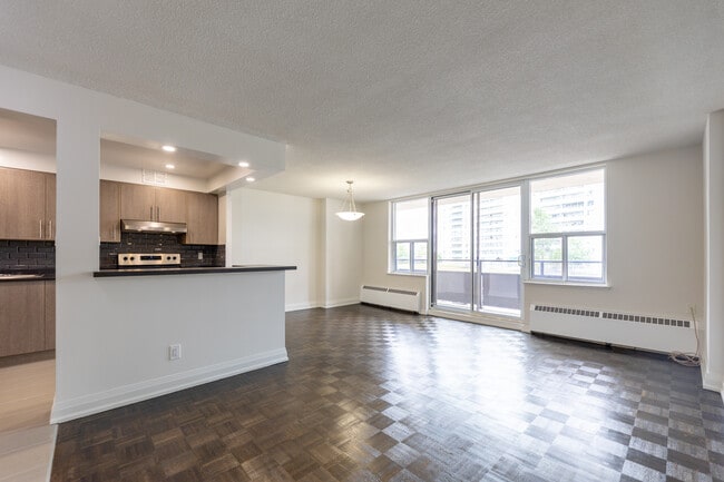 Royal Hill in Toronto, ON - Building Photo - Building Photo