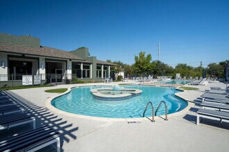 1201 Cleveland St in Denton, TX - Building Photo - Building Photo