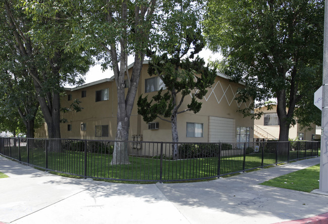 608 E Wilhelmina St in Anaheim, CA - Foto de edificio - Building Photo