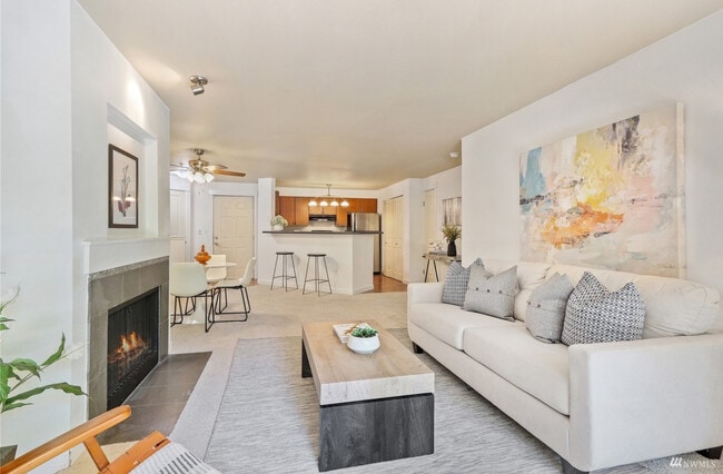 7711 NE 175th St, Unit D305 in Kenmore, WA - Foto de edificio - Building Photo