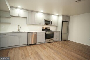 22271 Goldenrod Dr in California, MD - Building Photo