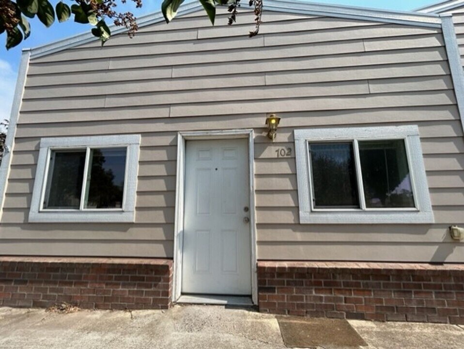 700-704 S Columbus Ave in Goldendale, WA - Building Photo