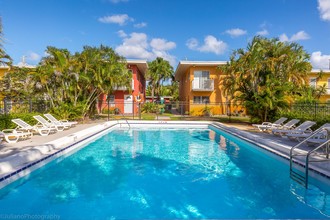 Garden Apartments in Fort Lauderdale, FL - Building Photo - Building Photo