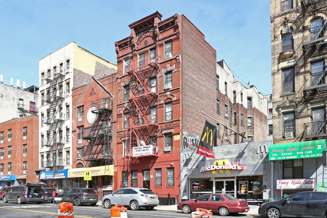 211 Madison St in New York, NY - Foto de edificio