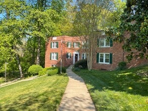 1821 N Rhodes St, Unit 263 in Arlington, VA - Foto de edificio - Building Photo