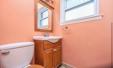 69-7 66th Rd in Queens, NY - Foto de edificio - Building Photo