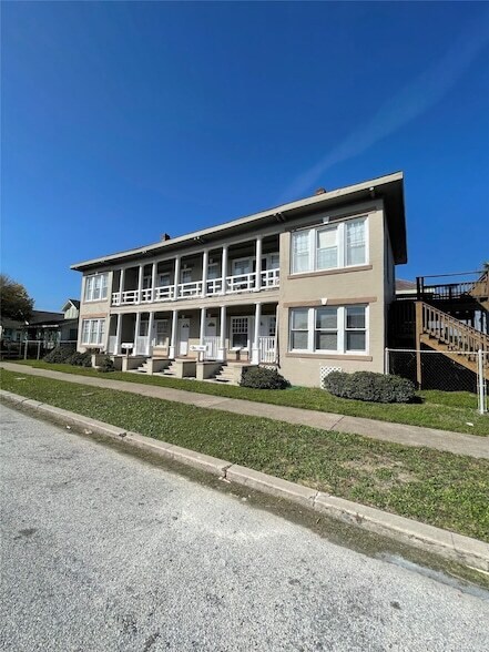 3008 Avenue R in Galveston, TX - Building Photo