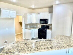 7011 10th St in Lubbock, TX - Building Photo - Building Photo