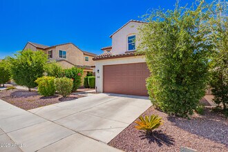 2249 W Betty Elyse Ln in Phoenix, AZ - Building Photo - Building Photo