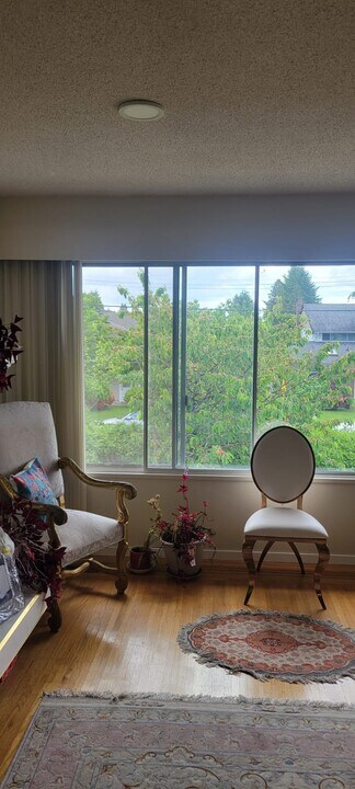 4461 Inman Av in Burnaby, BC - Building Photo