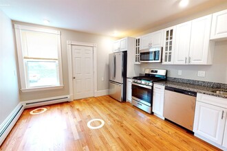 5 Beacon St, Unit 1 in Somerville, MA - Building Photo - Building Photo