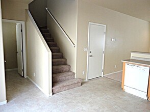 894 Blue Rosalie Pl in Henderson, NV - Building Photo - Building Photo