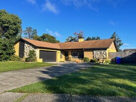 724 Fortuna Dr in Brandon, FL - Building Photo