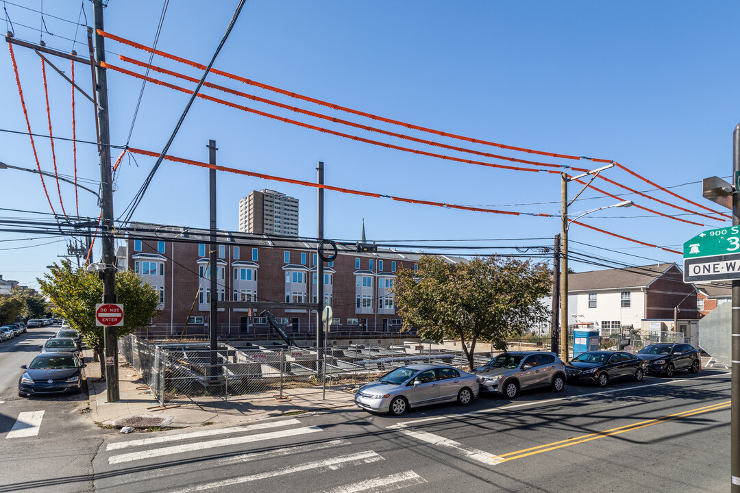 300 Christian St in Philadelphia, PA - Building Photo