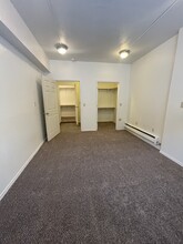 12107 Horseshoe Dr, Unit 2 in Eagle River, AK - Foto de edificio - Building Photo