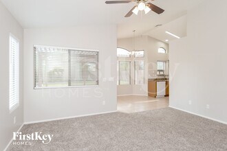 557 E Jeanne Ln in San Tan Valley, AZ - Foto de edificio - Building Photo