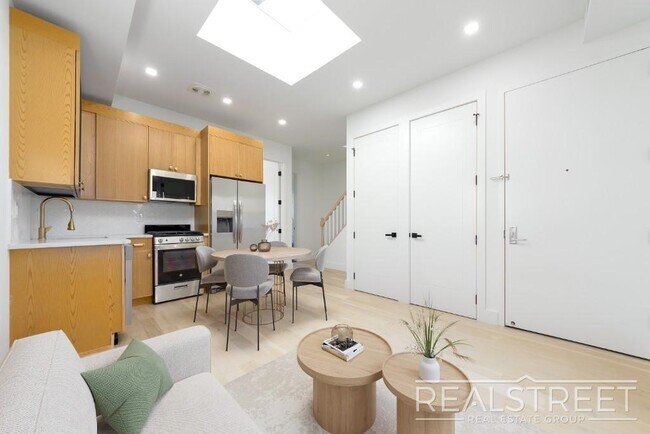 79 Willoughby Ave in Brooklyn, NY - Building Photo - Building Photo
