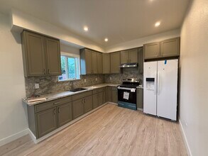 37045 Dutra Way in Fremont, CA - Building Photo - Building Photo