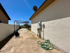 617 Cowbird Cove Court in Laredo, TX - Building Photo - Building Photo