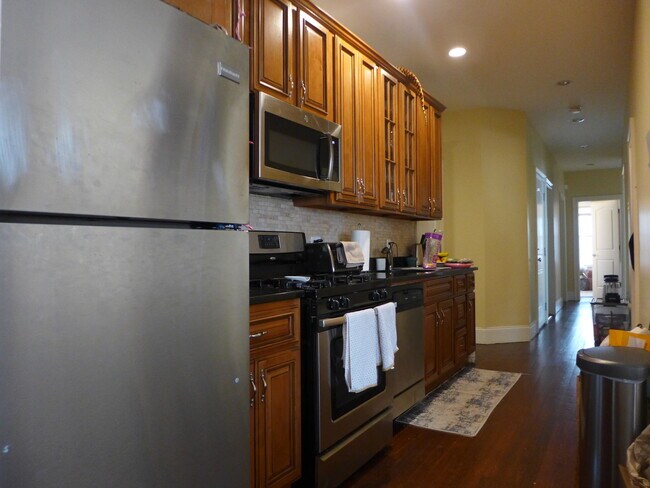 8 Oswald St, Unit 1 in Boston, MA - Building Photo - Building Photo
